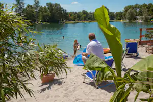 Freizeitcenter Oberrhein - Campinggäste am Strand