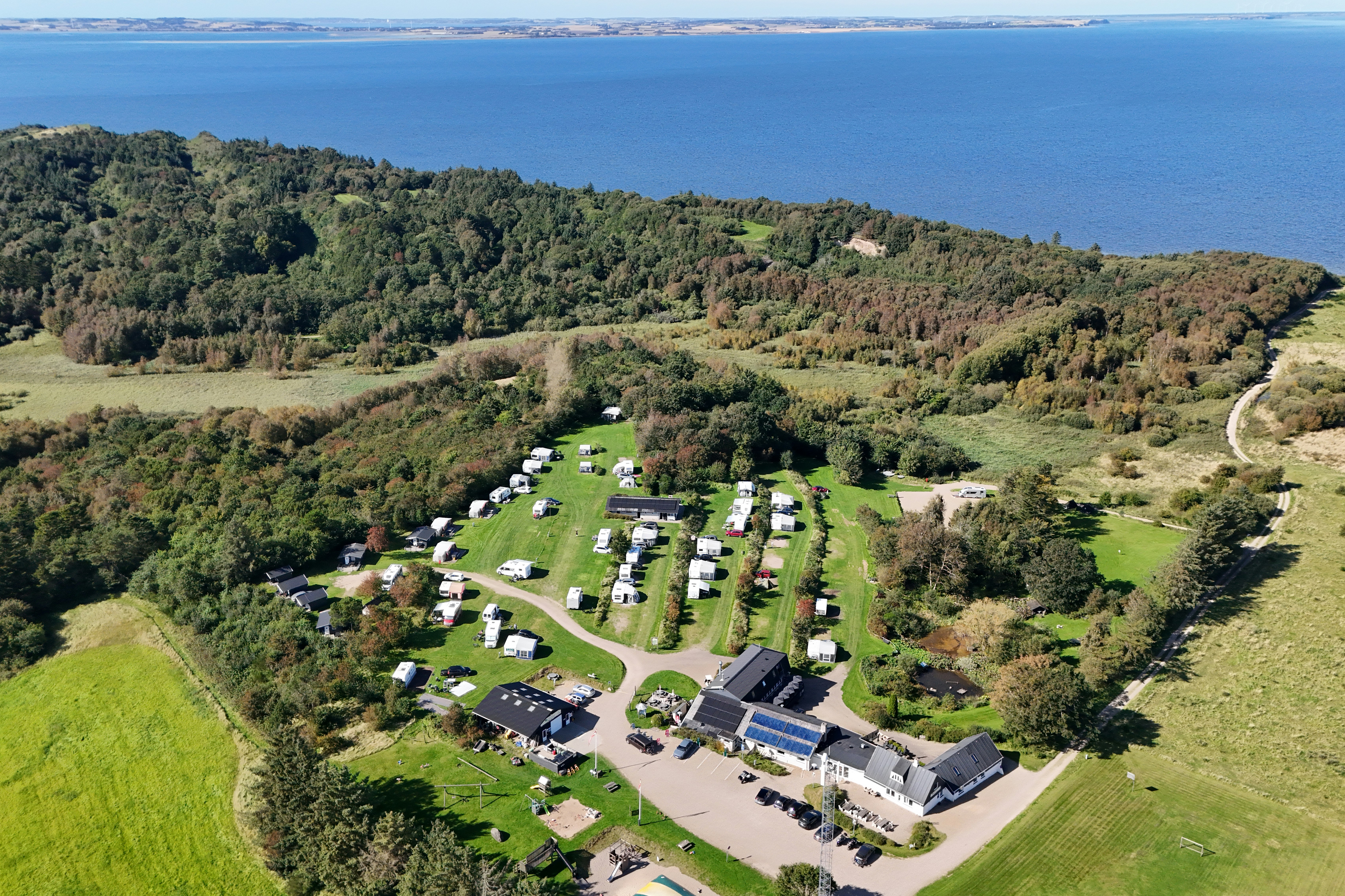 Fur Camping  FUR Camping  - Campingplatz aus der Vogelperspektive