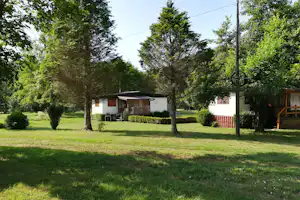 Future is Nature - Mobilheim mit Veranda auf dem Campingplatz im Grünen auf dem Campingplatz