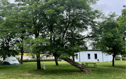 Gadabout Hostel & Camp