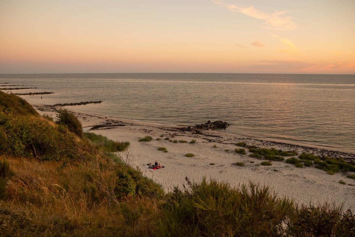 Galløkken Camping - Blick auf den Strand bei Sonnenuntergang