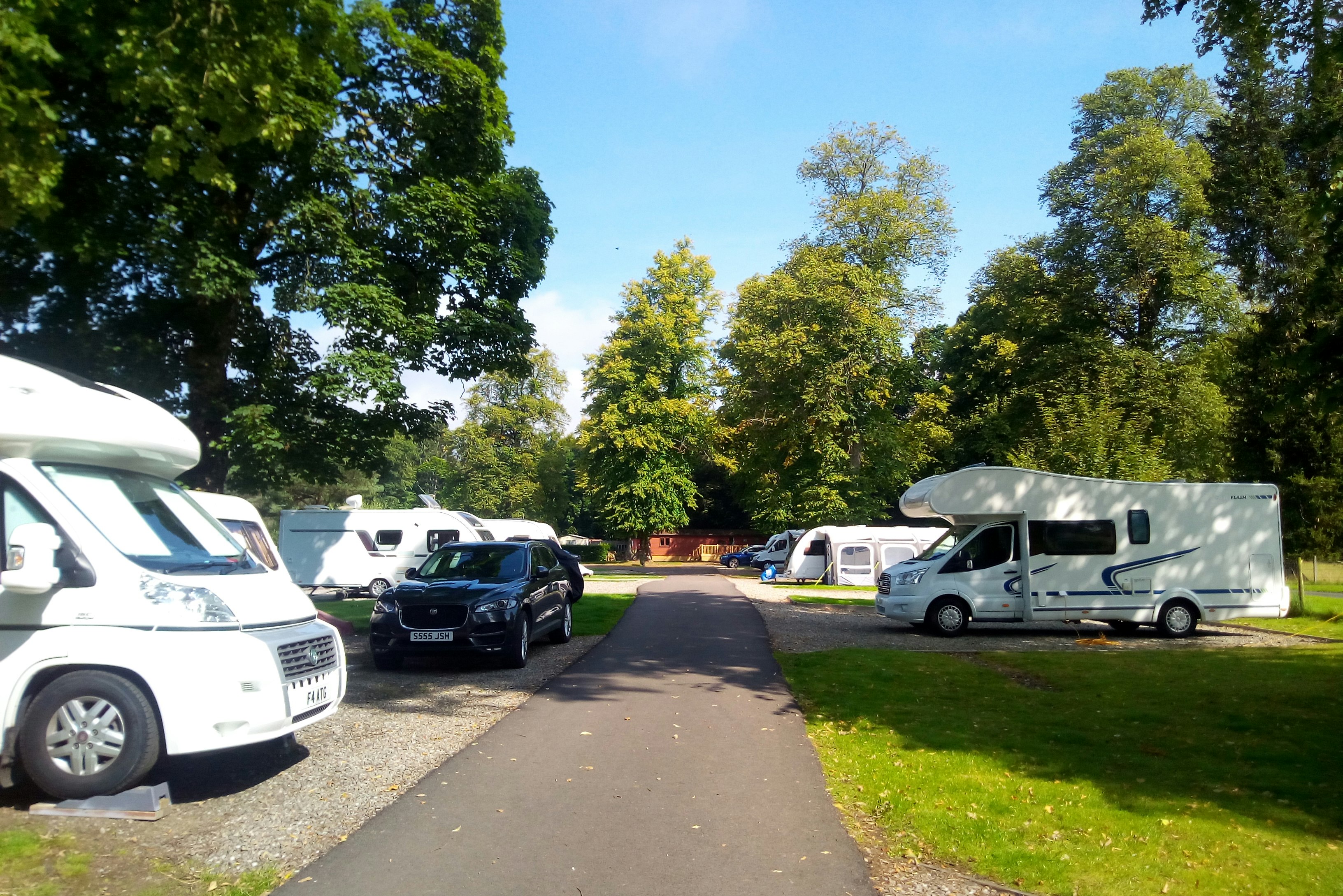 Callander Woods Holiday Park  Gart Caravan Park - Standplätze auf dem Campingplatz