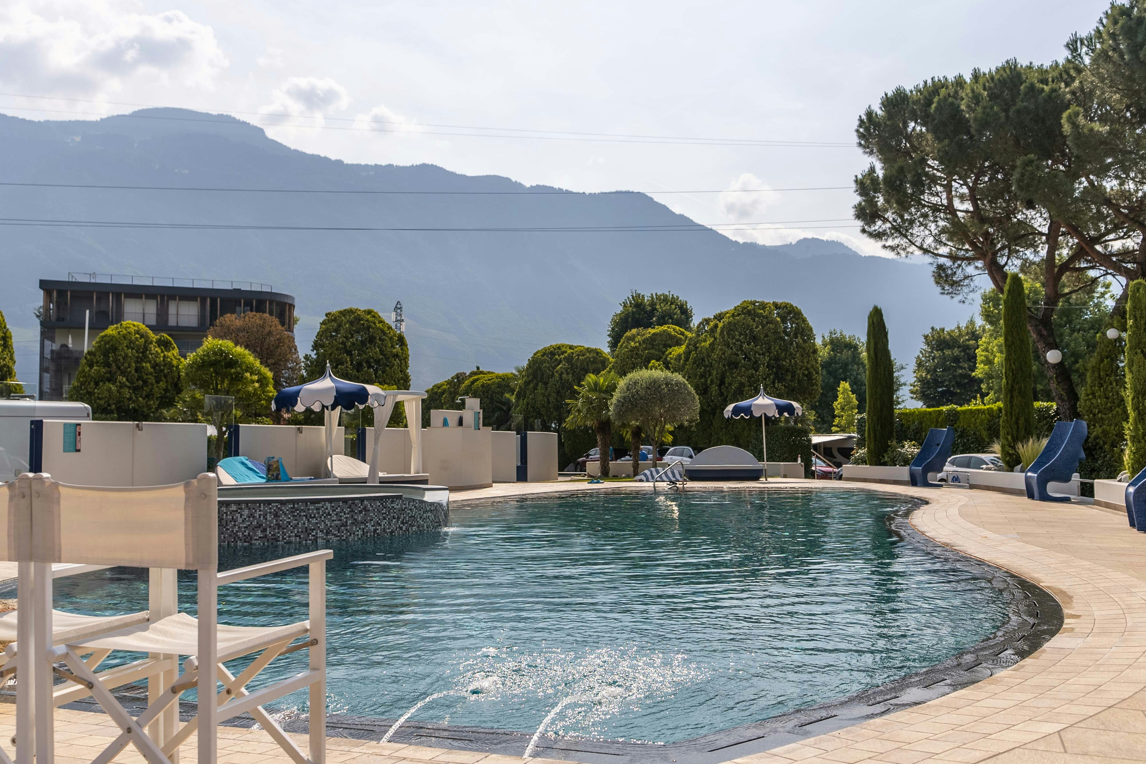 Luxury Camping Schlosshof Resort - Pool im Freien auf dem Campingplatz