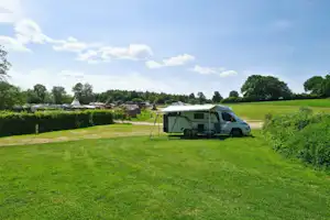George Glamp Resort Perdoeler Mühle - Wohnmobil un Wohnwagen Stellplaetze auf der Wiese