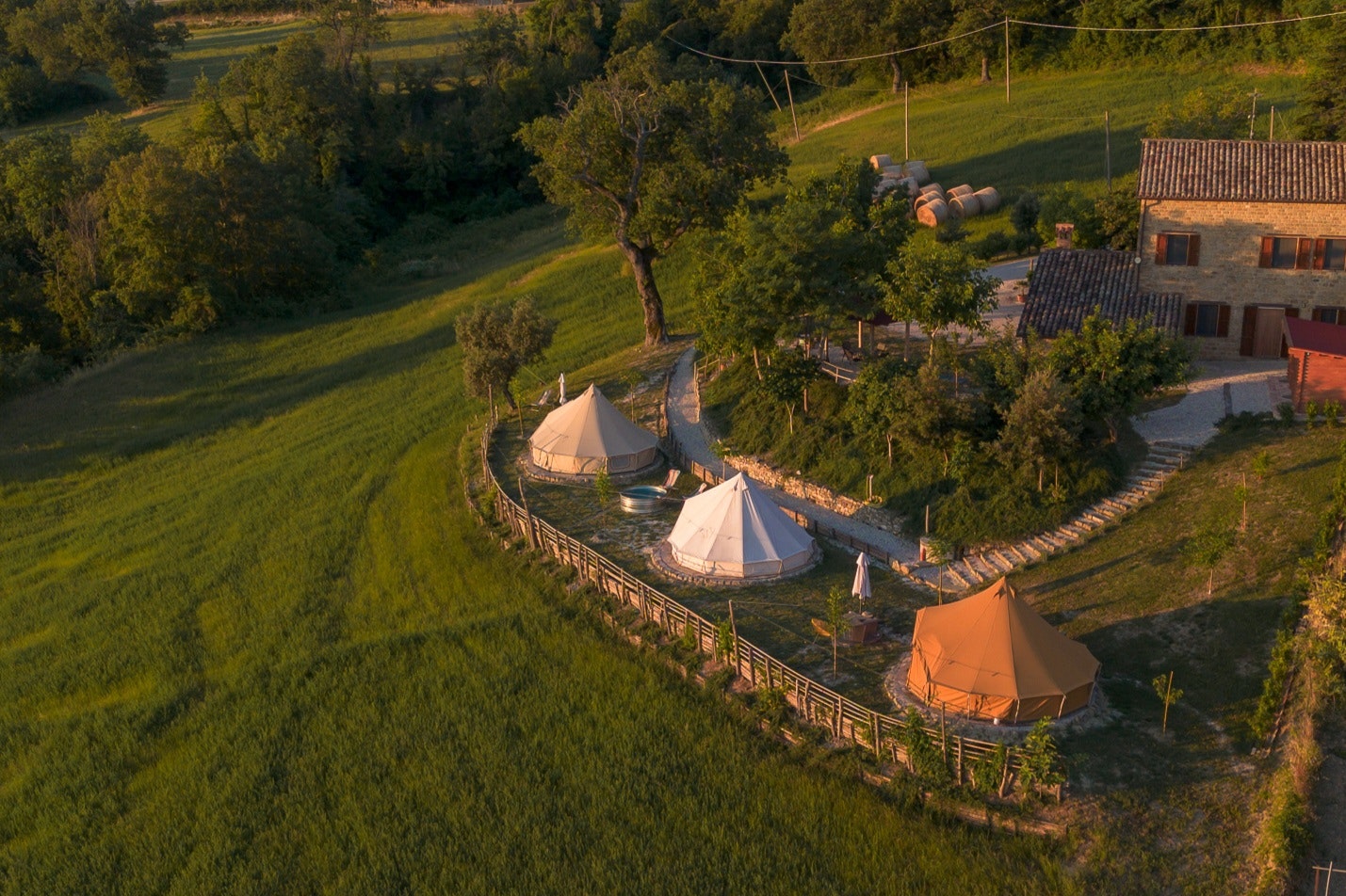 Glamping & Country House Marche Nascoste  - Campingplatz aus der Vogelperspektive