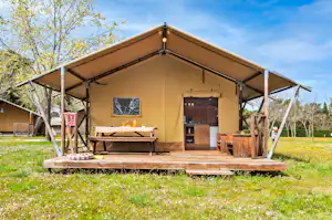 Glamping Lavanda@Camping Bi Village - Glamping-Zelt mit Terrasse auf dem Campingplatz