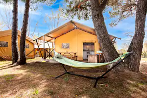 Glamping Lavanda@Camping Bi Village - Glamping-Zelt mit Terrasse und Hängematte