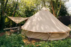 Glamping Oord RØSTIG - Glamping-Zelt im Grünen auf dem Campingplatz