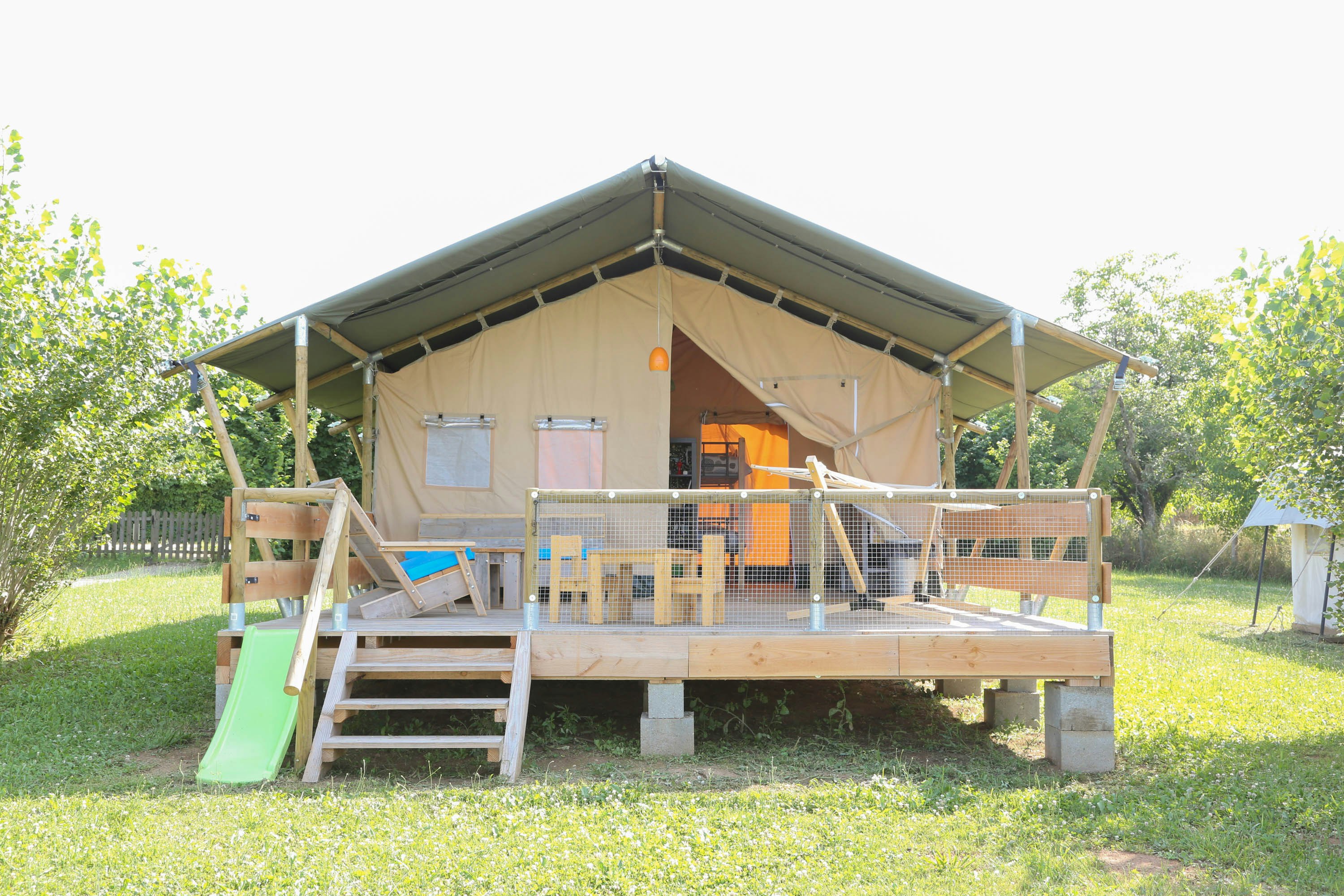 Glamping Place de la Famille - Glamping-Zelt auf dem Campingplatz