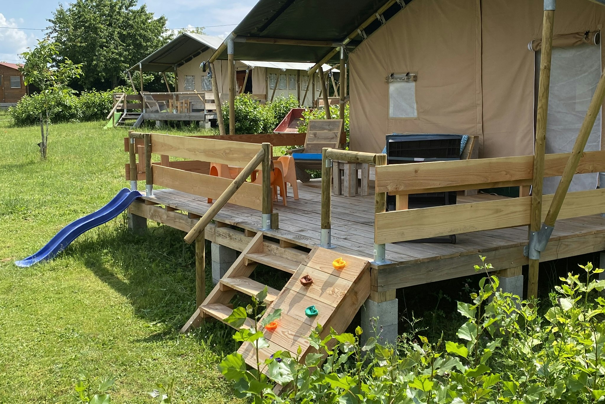 Glamping Place de la Famille - Glamping-Zelt mit Terrasse auf dem Campingplatz