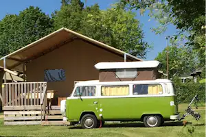 Glamping Sainte-Suzanne - Mobilheim mit Veranda auf dem Campingplatz