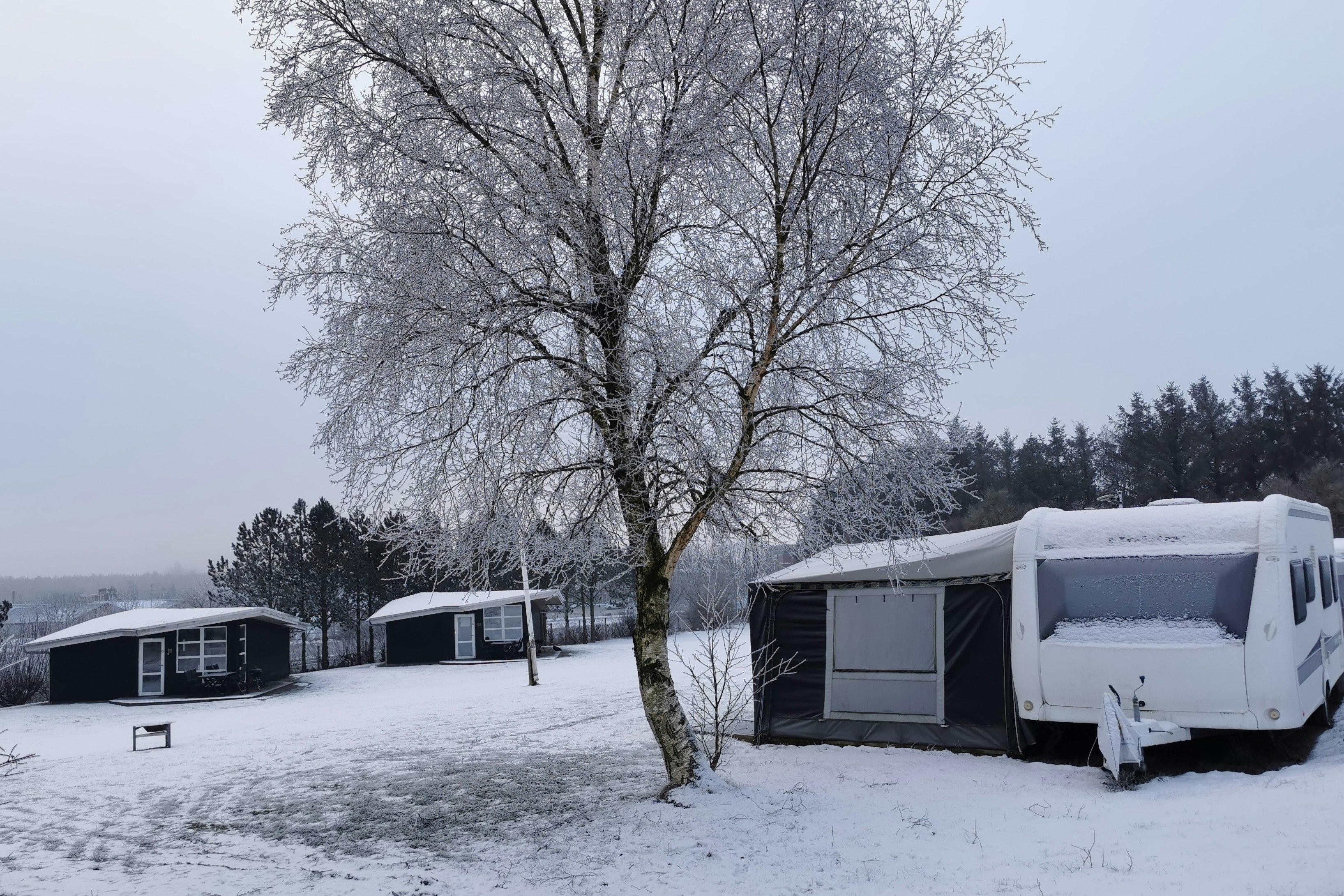 Glyngore Camping - Wohnmobil- und  Wohnwagenstellplätze auf dem verschneiten Campingplatz
