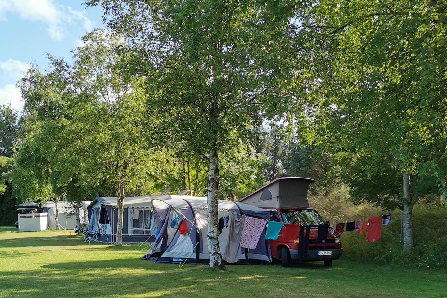 Glyngore Camping - Wohnmobil- und  Wohnwagenstellplätze auf der Wiese