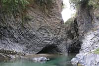 Gole Alcantara Camping - Badebucht zwischen Felsen