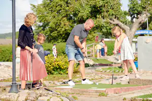 First Camp Gränna – Vättern Gränna Camping - Minigolfanlage auf dem Campingplatz