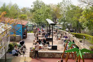 Gran Camping Zarautz - Restaurant mit Terrasse auf dem Campingplatz