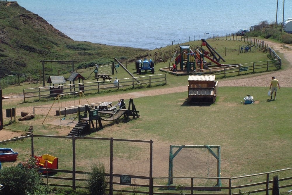 Grange Farm Brighstone Bay - Kinderspielplatz auf dem Campingplatz mit Klettergerüsten, Schaukeln und Rutschen