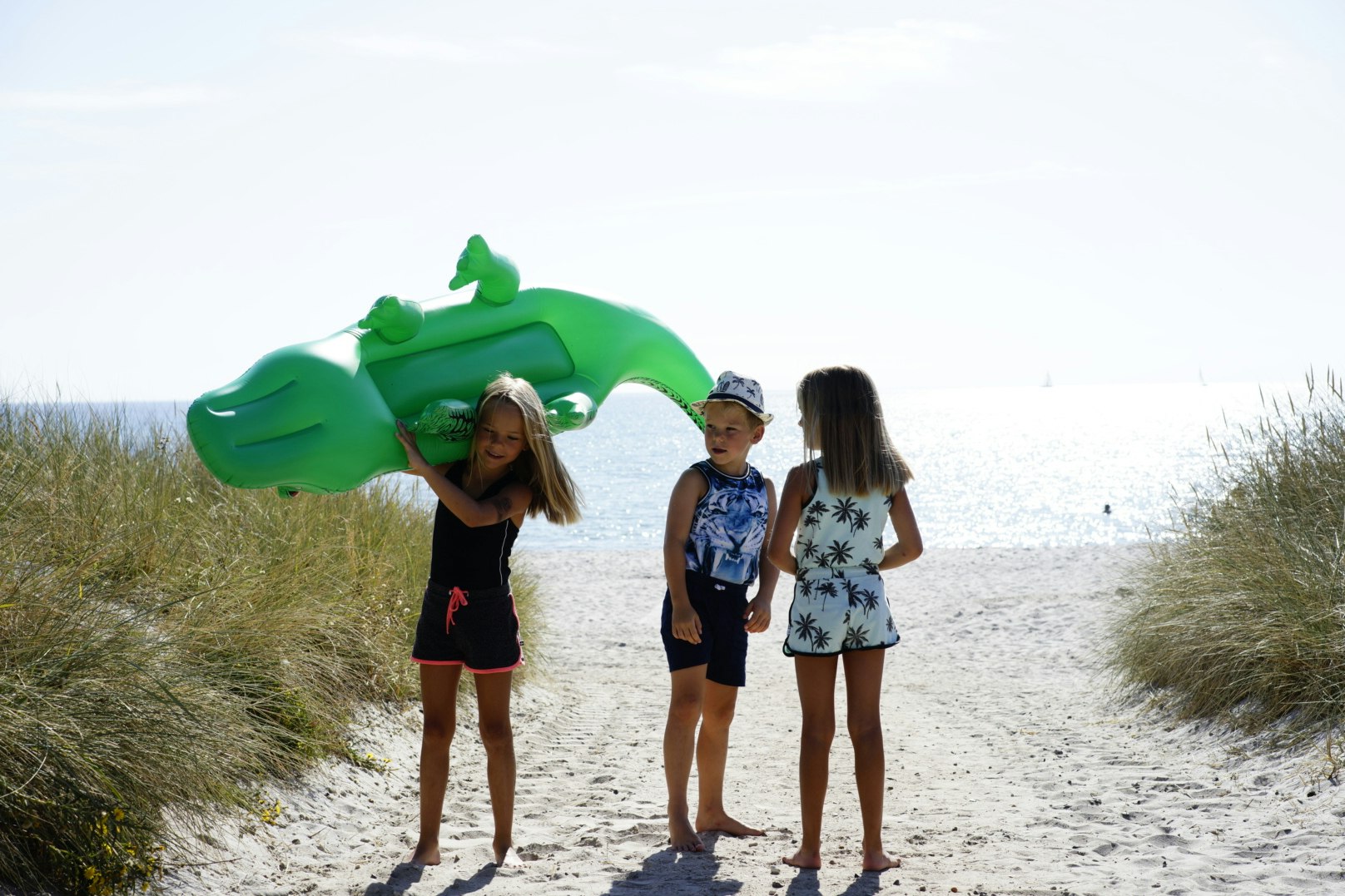 Grenaa Strand Camping - Kinder auf dem Weg zum Strand