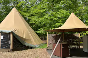 GroepsNatuurkampeerterrein De Wolfskuil - Glamping Zelt Außenansicht