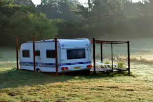 Guillerin Caravan & Glamping - Wohnmobil- und Wohnwagenstellplätze umringt von Wald