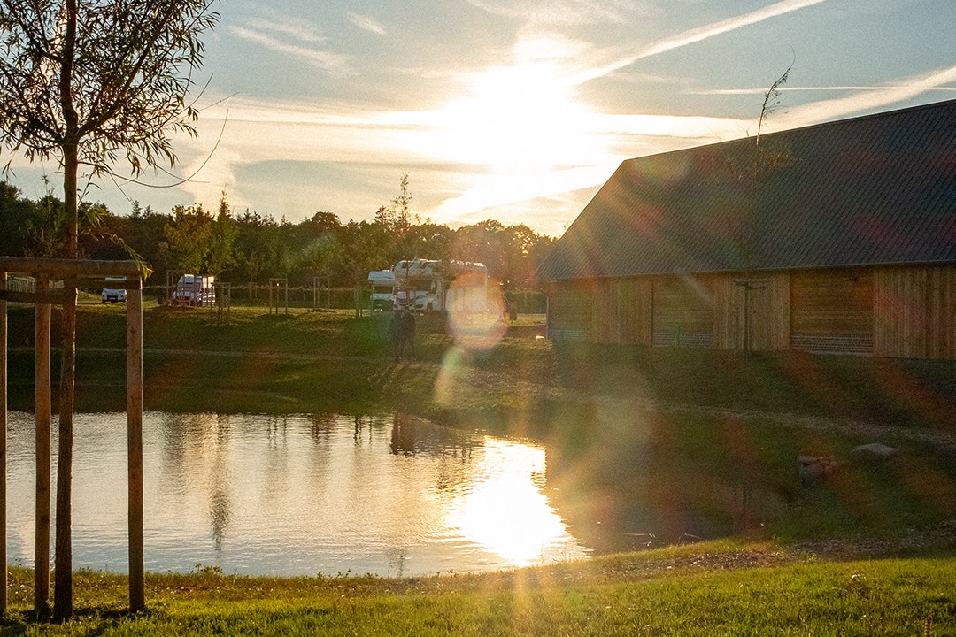 Gut Damp Dorotheenpark - Sonnenuntergang über dem Campingplatz