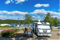 Hafencamp Senftenberger See - Wohnmobil- und  Wohnwagenstellplätze mit Blick auf den See