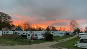 Haffcamp Boiensdorfer Werder - Sonnenuntergang über den Stellplätzen
