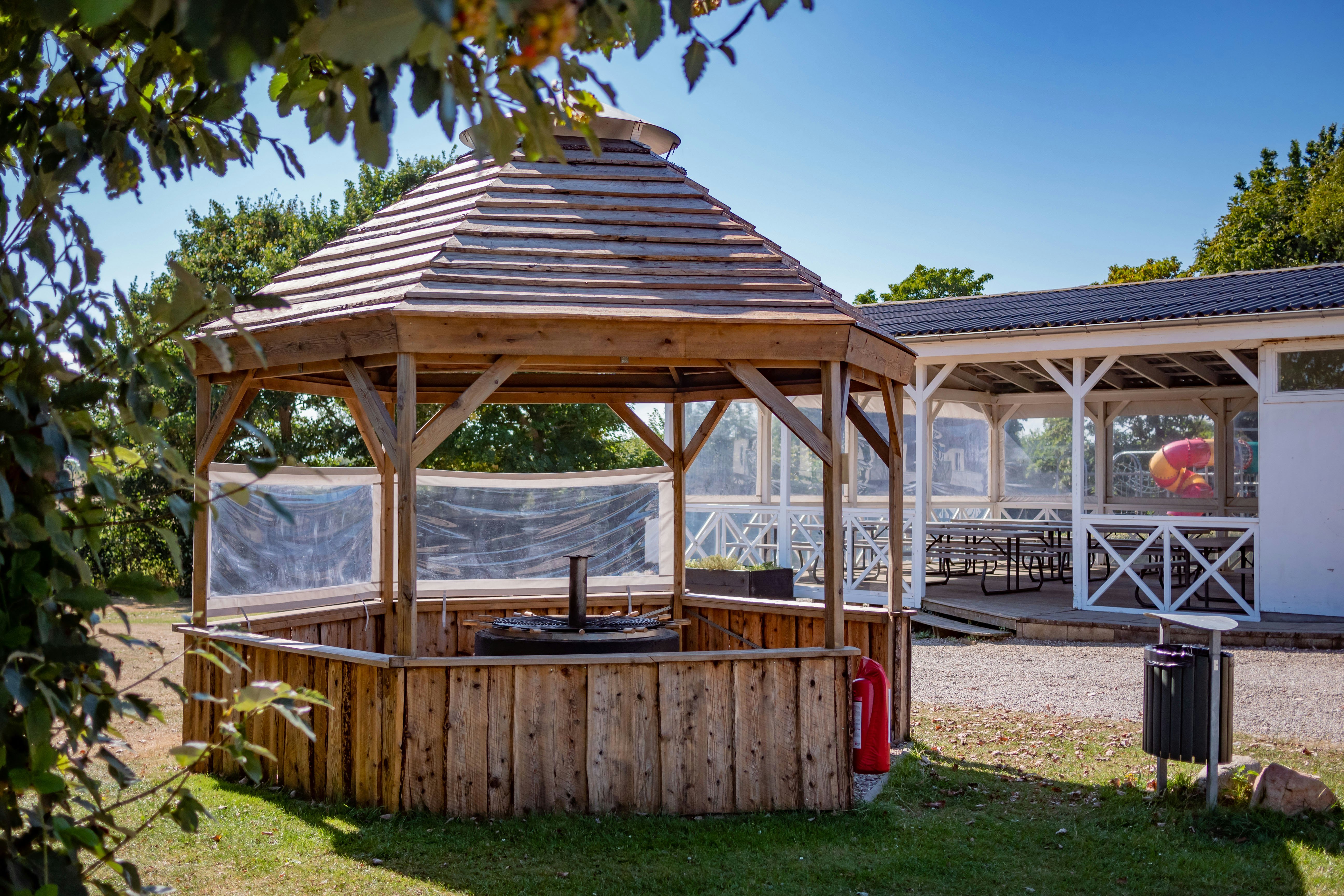 Halk Strand Camping - Grillstelle auf dem Campingplatz