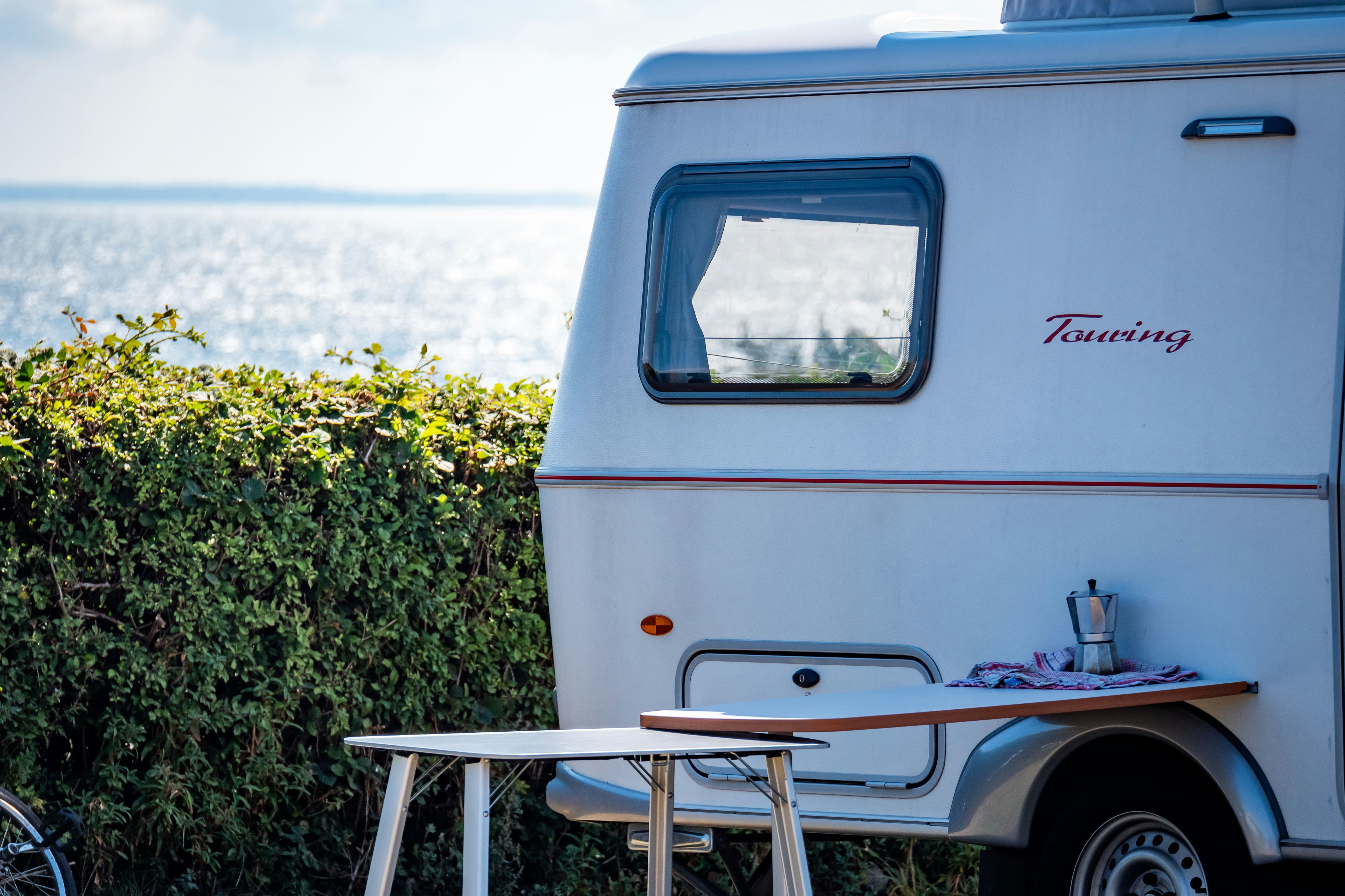 Halk Strand Camping - Wohnmobil- und Wohnwagenstandplätze auf der Wiese