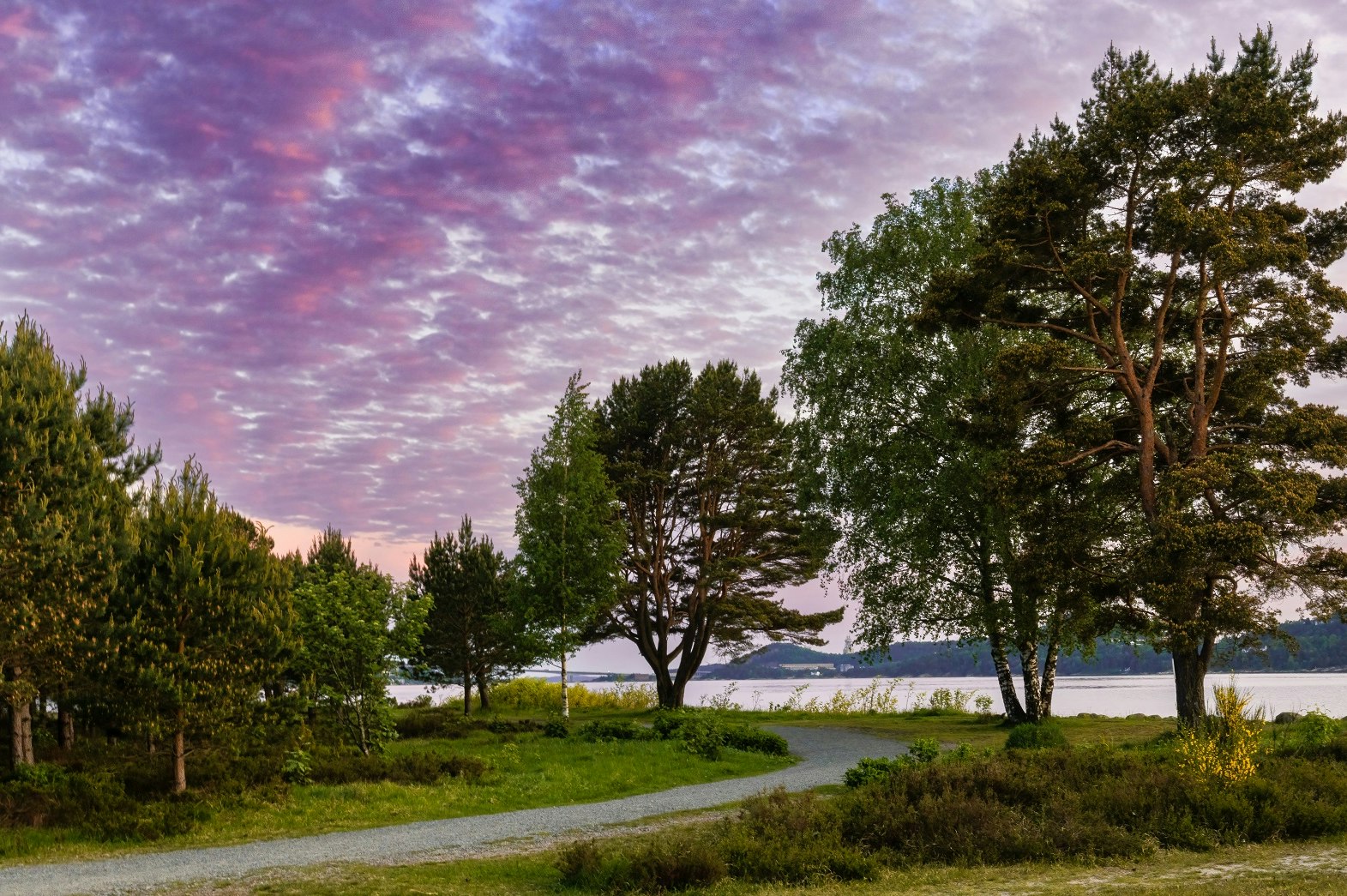 Hamre Familiecamping - Blick auf den Campingplatz am Wasser