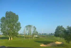 Harderwold Villa Resort - Blick auf den Campingplatz im Grünen