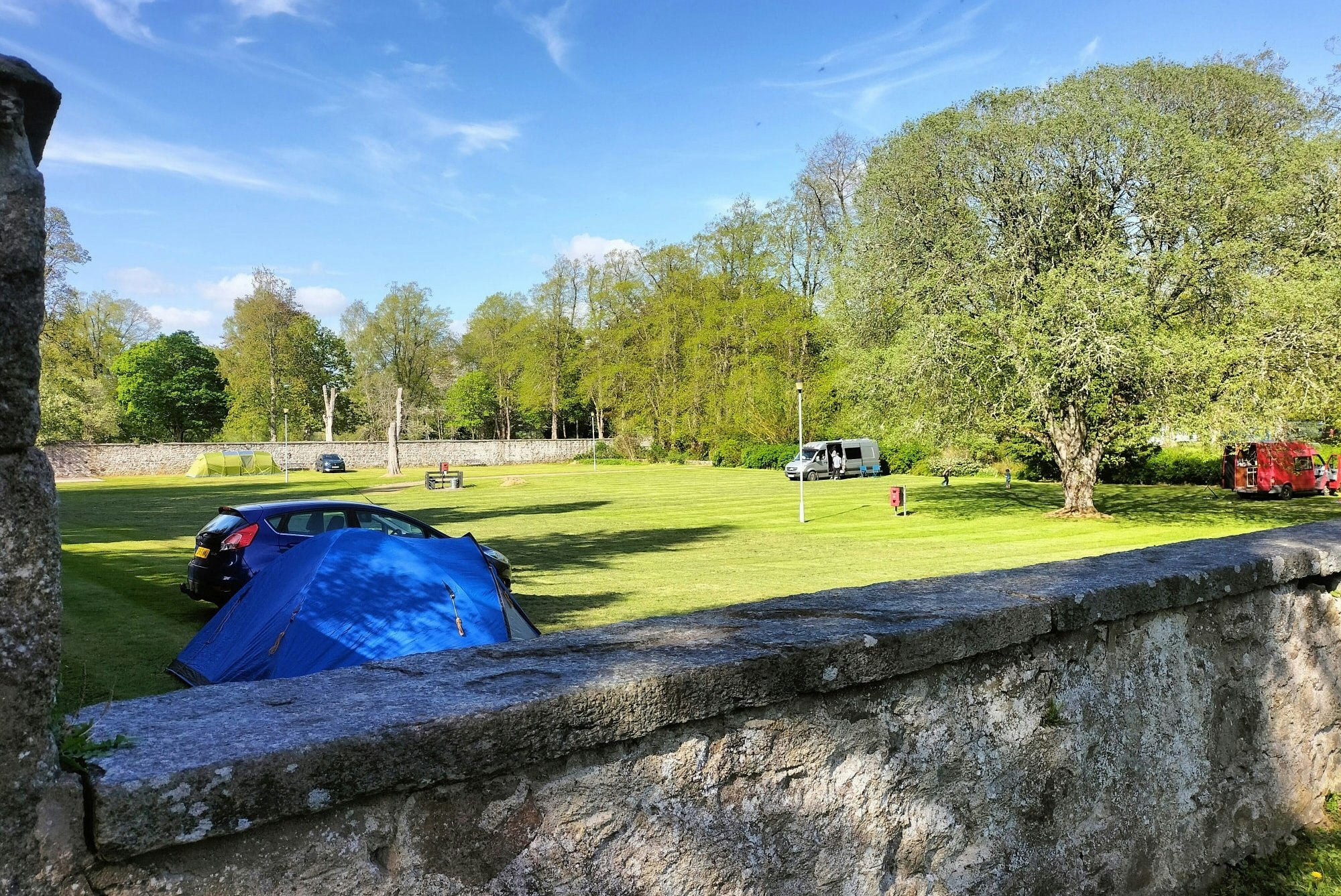 Haughton House Holiday Park - Standplätze im Grünen auf dem Campingplatz