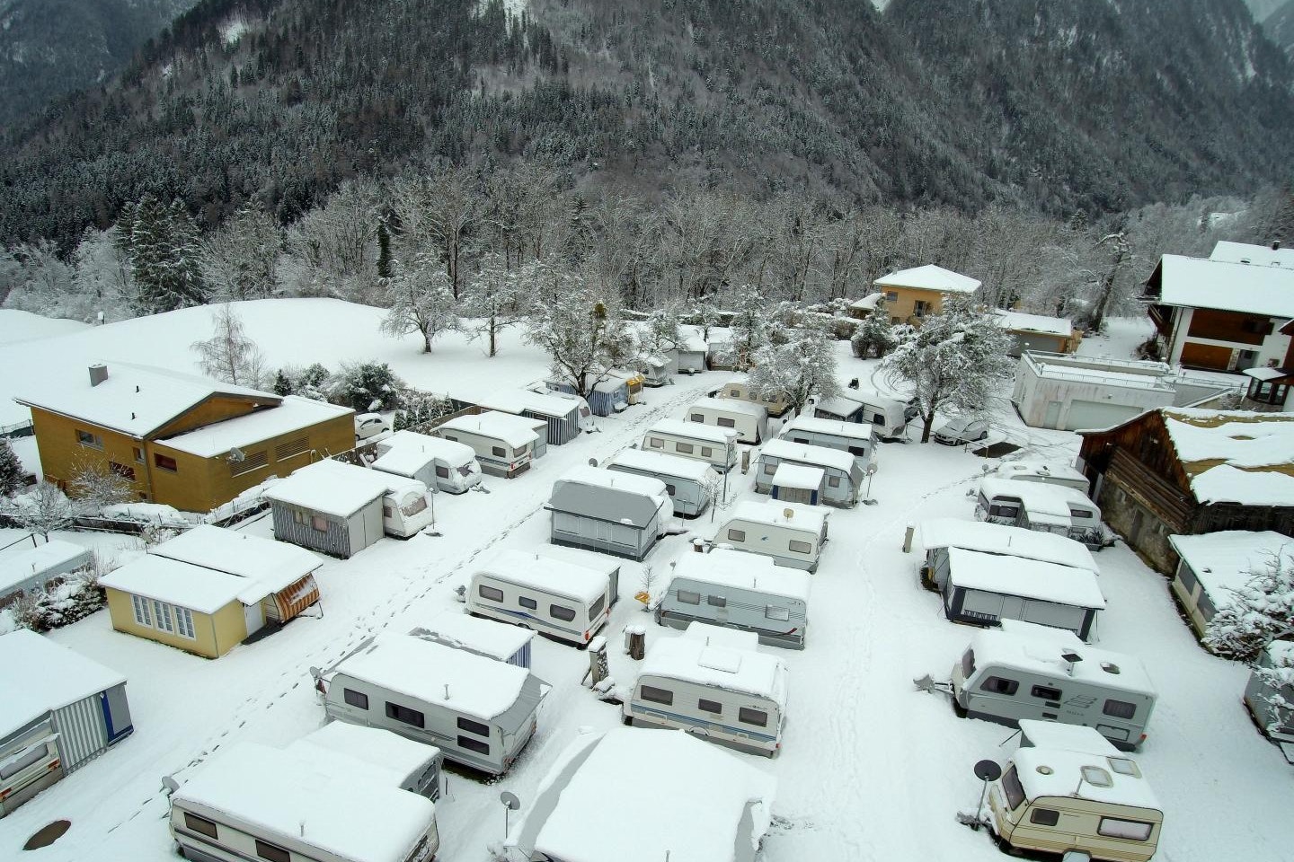 Heidis Camping - Blick auf den Campingplatz im Winter