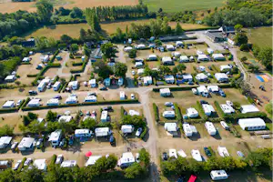 Helnæs Camping - Blick auf die Standplätz von oben