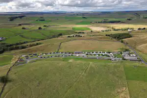 Herding Hill Farm - Luftaufnahme des Campingplatzes umgeben von Feldern