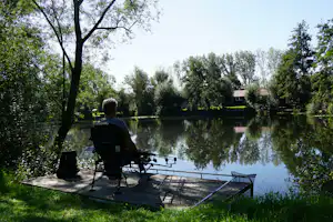 Het Peelvenneke - Camper beim Angeln im See