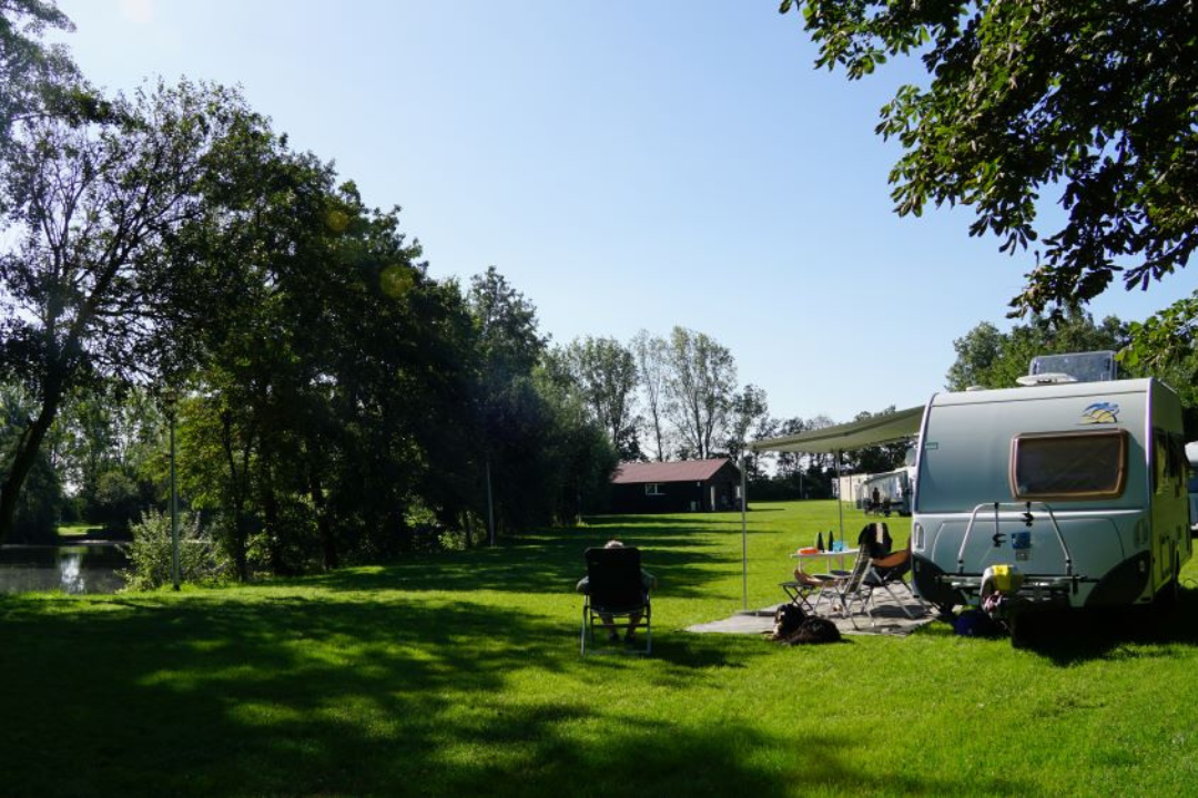 Het Peelvenneke - Wohnmobil- und Wohnwagenstandplätze auf der Wiese