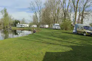 Het Peelvenneke - Wohnmobil- und Wohnwagenstandplätze auf der Wiese