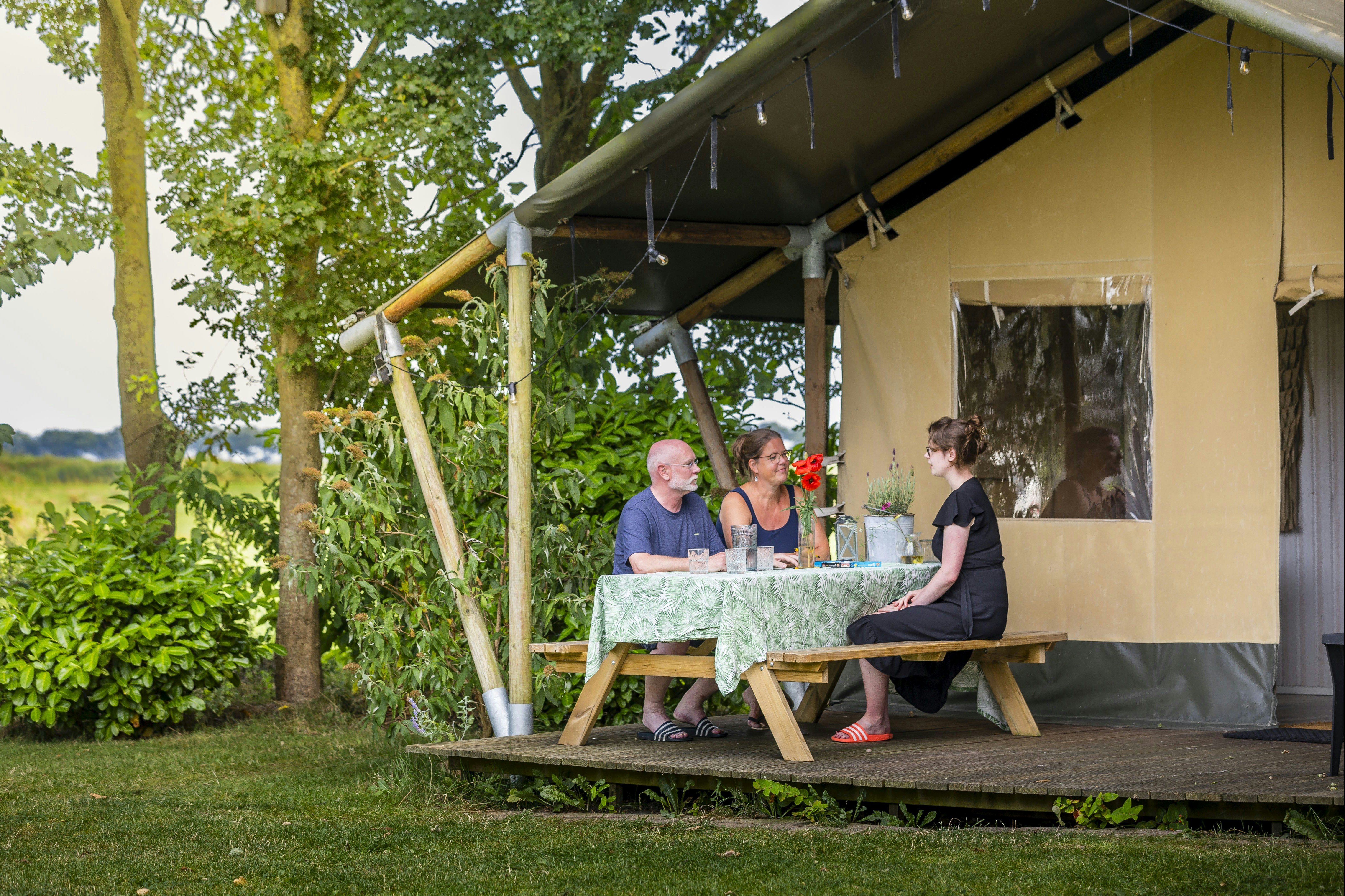 Camping De Bolderik  Het Zwerversnest - Glamping-Unterkunft mit Terrasse auf dem Campingplatz