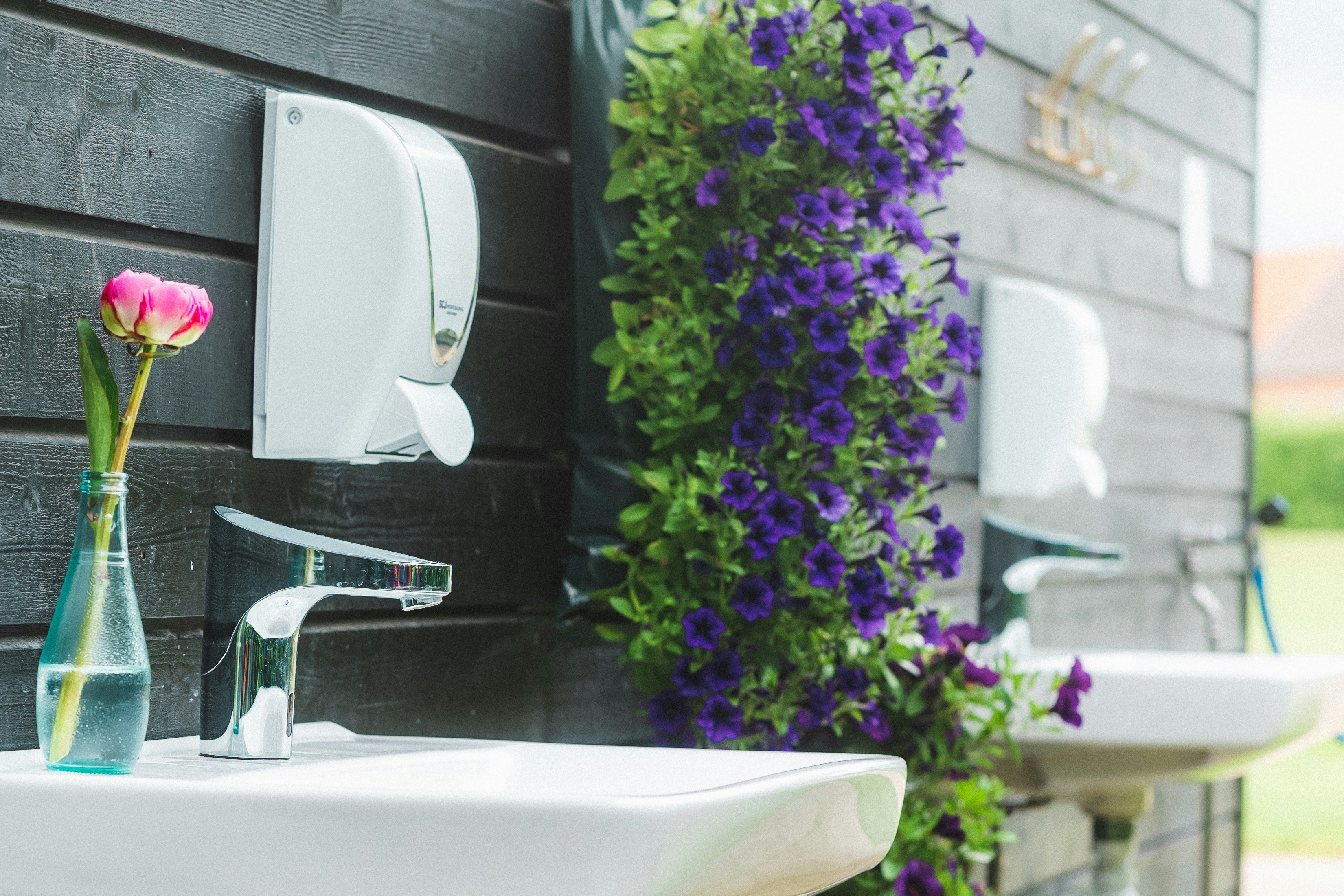 Hillerød Camping - Außenwaschbecken auf dem Campingplatz