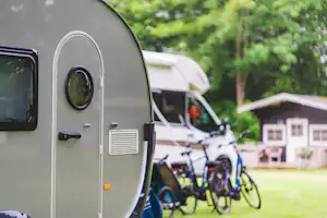Hillerød Camping - Wohnmobil- und Wohnwagenstandplätze auf der Wiese