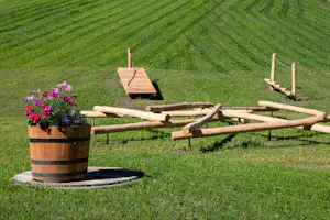 HOCHoben - Camp & Explore - Motorik-Spielplatz auf dem Campingplatz
