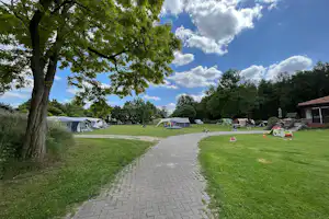 Hoeve de Knol - Blick auf die Standplätze auf der Wiese
