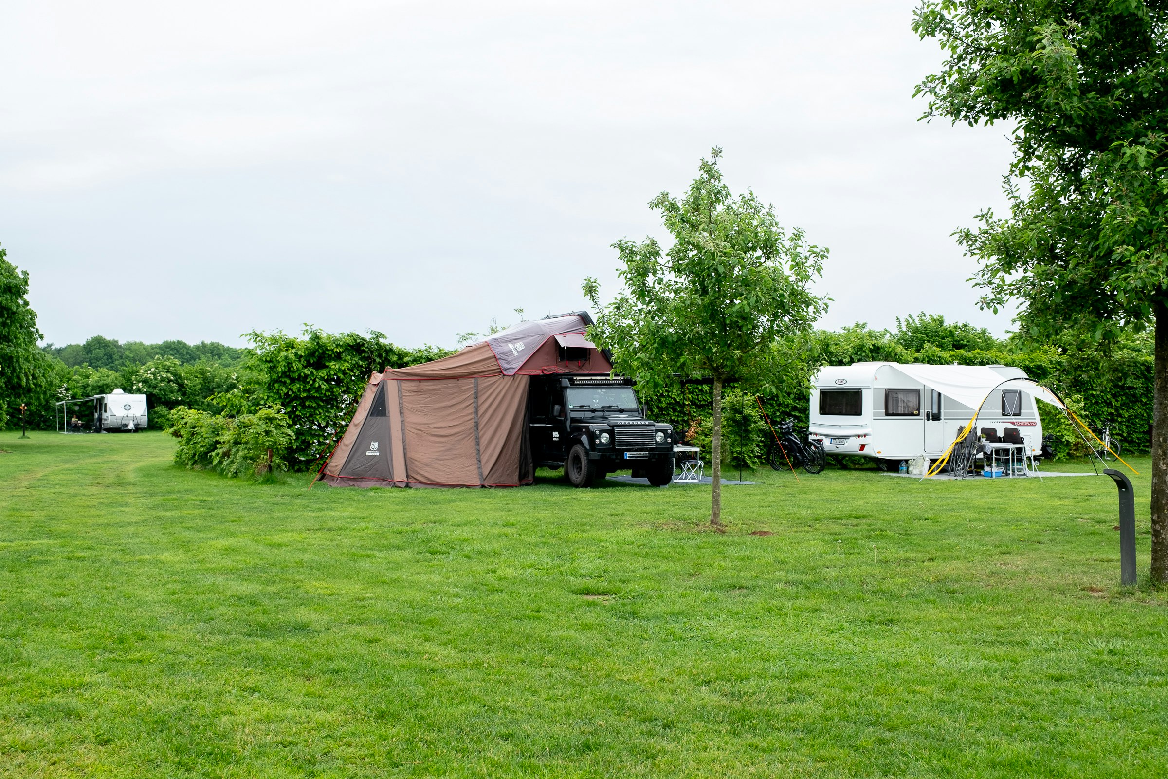 Hoeve Linnerveld - Standplätze auf der Wiese auf dem Campingplatz