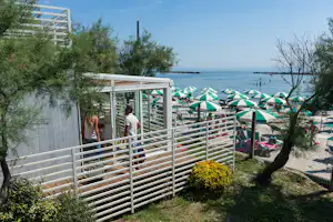Holiday Village Florenz - Mobilheim mit Blick auf das Wasser