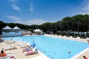 Holiday Village Florenz - Pool im Freien