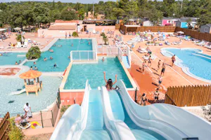 Homair Camping Les Lacs du Verdon - Campingplatz mit Pool,Wasserrutsche, Liegestühlen und Sonnenschirmen