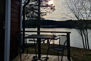 Hotings Camping - Mobilheim mit Terrasse auf dem Campingplatz