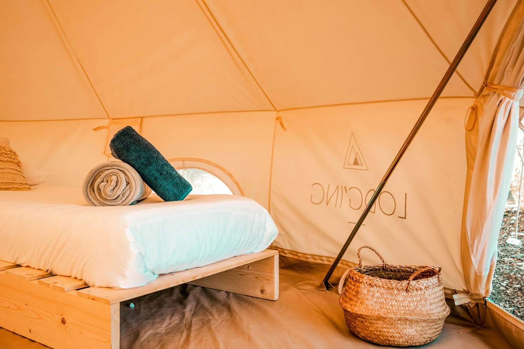 Houlifontaine - Innenansicht eines Glamping-Zeltes