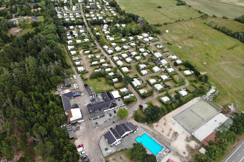 Houstrup Camping - Übersicht auf das gesamte Campingplatz Gelände 